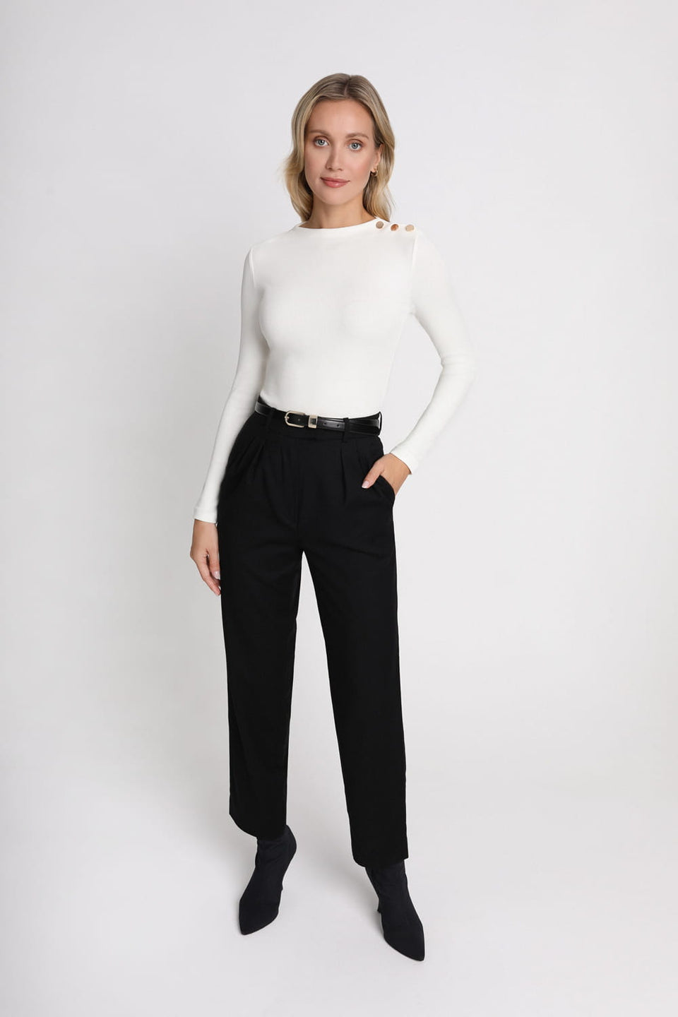 Miss Elegant Off-White T-shirt