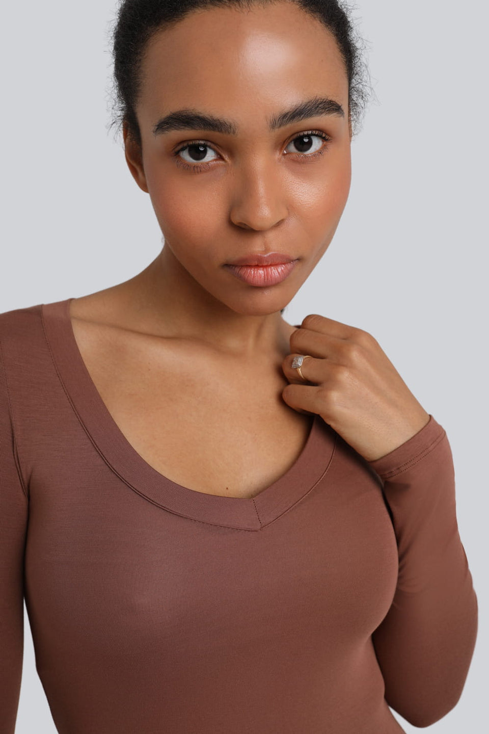 Miss Invisible Long-Sleeved V-Neck Bodysuit – Chocolate