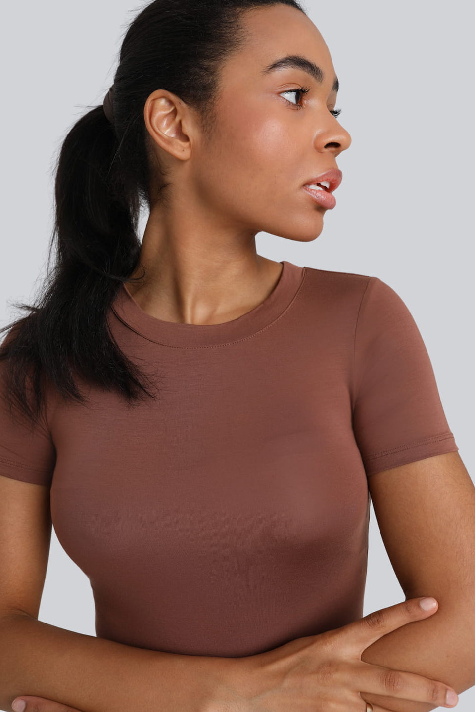 Miss Invisible C-neck T-shirt in Chocolate