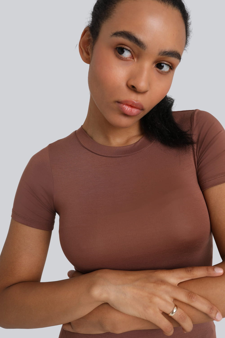 Miss Invisible C-neck T-shirt in Chocolate