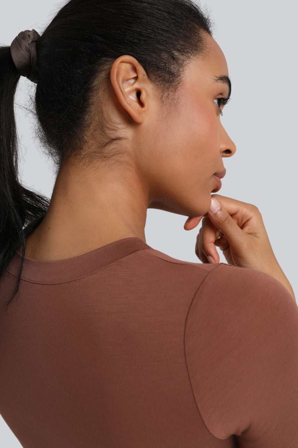 Miss Invisible C-neck T-shirt in Chocolate