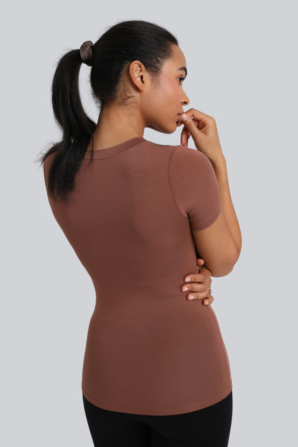 Miss Invisible C-neck T-shirt in Chocolate