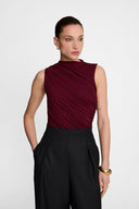 Top Miss Sculptural Burgundy